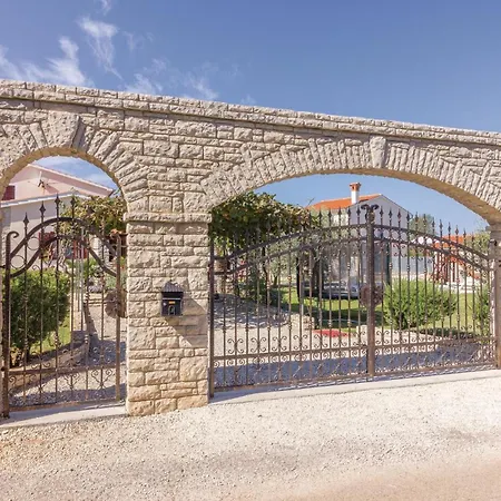 2 Bedroom Beautiful In