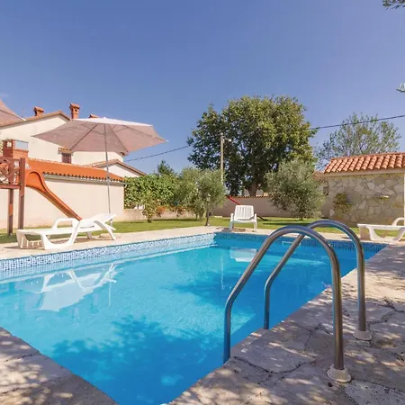 Holiday home 2 Bedroom Beautiful In Rebici