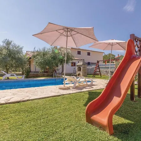 Holiday home 2 Bedroom Beautiful In Rebici