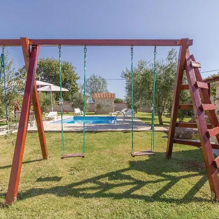 بيت للعطل 2 Bedroom Beautiful In *
